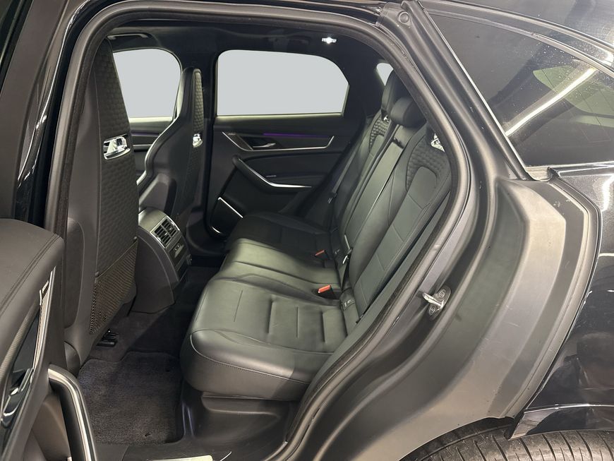 Jaguar F-Pace 2023 г. Чёрный, пробег 30132 км