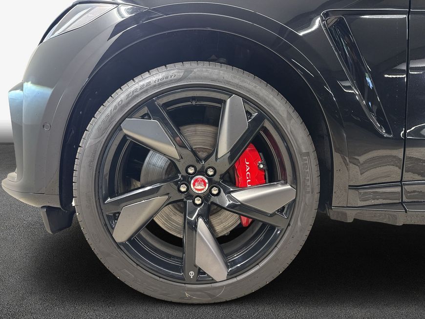 Jaguar F-Pace 2023 г. Чёрный, пробег 30132 км