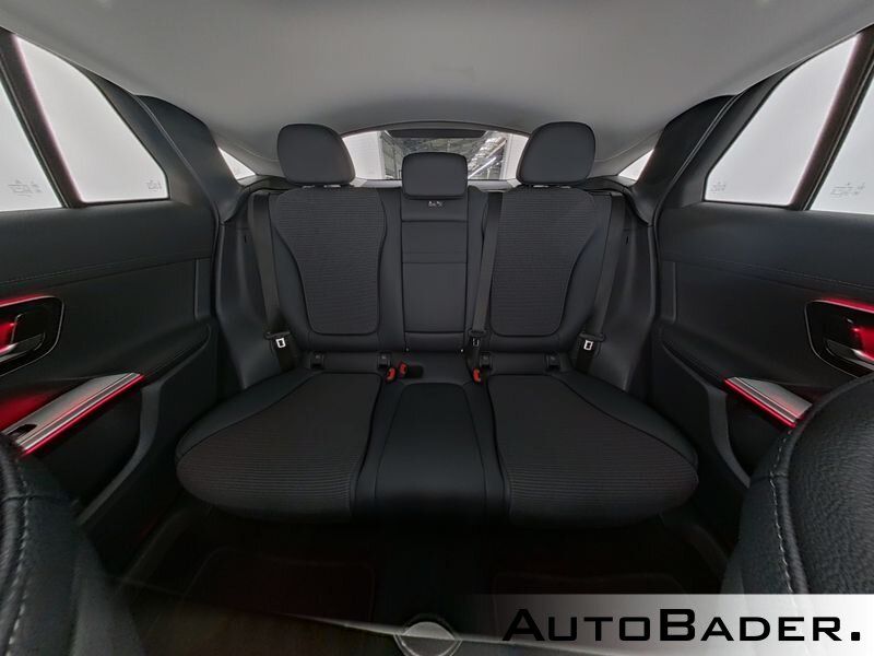 Mercedes-Benz GLC 220 2025 г. Чёрный, пробег 32850 км