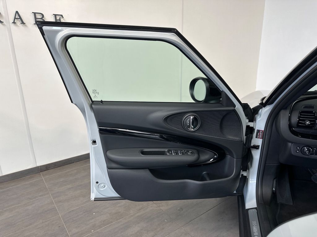Mini COOPER S CLUBMAN 2023 г. Серебристый, пробег 46750 км