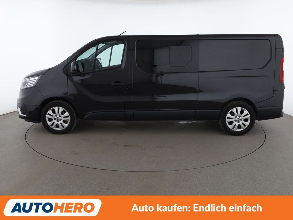 Renault Trafic 2024 г. Чёрный, пробег 59981 км