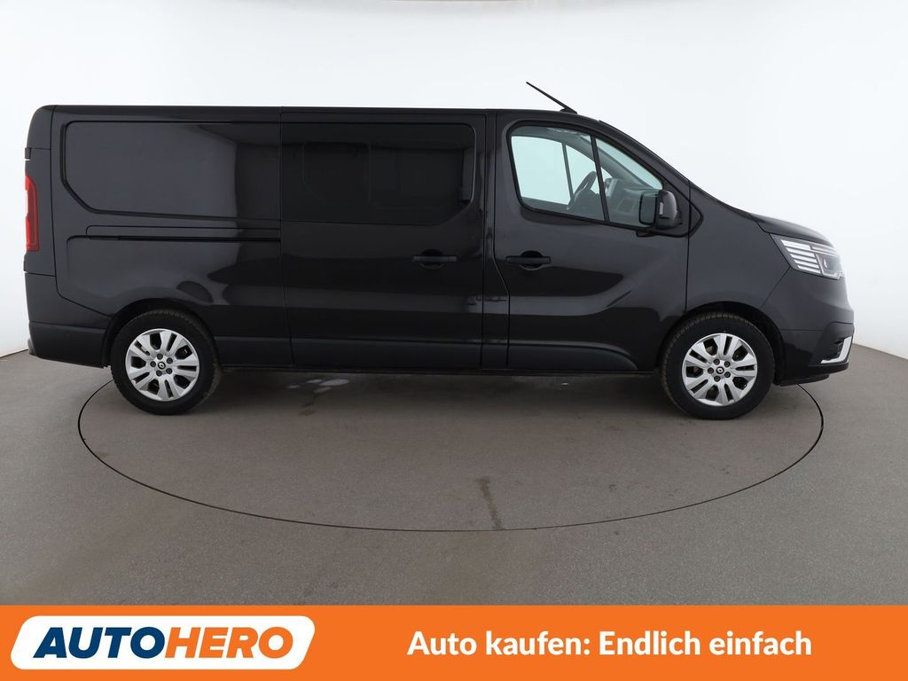 Renault Trafic 2024 г. Чёрный, пробег 59981 км