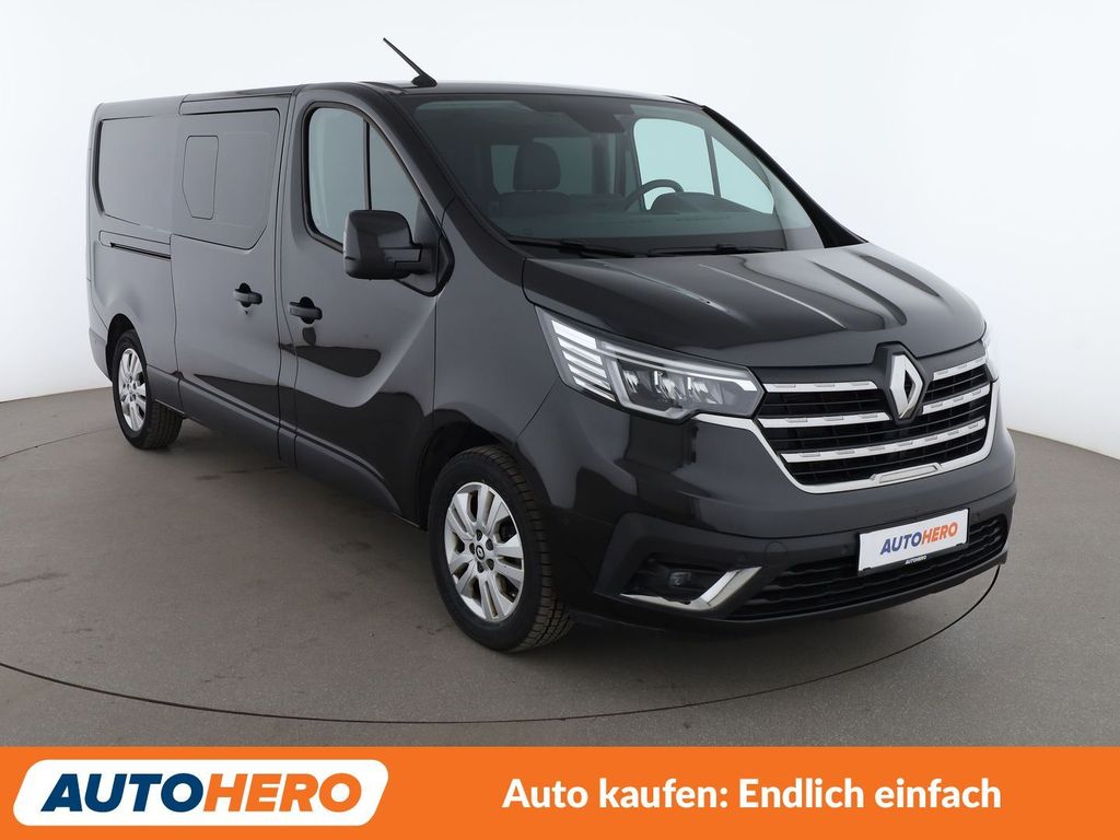 Renault Trafic 2024 г. Чёрный, пробег 59981 км