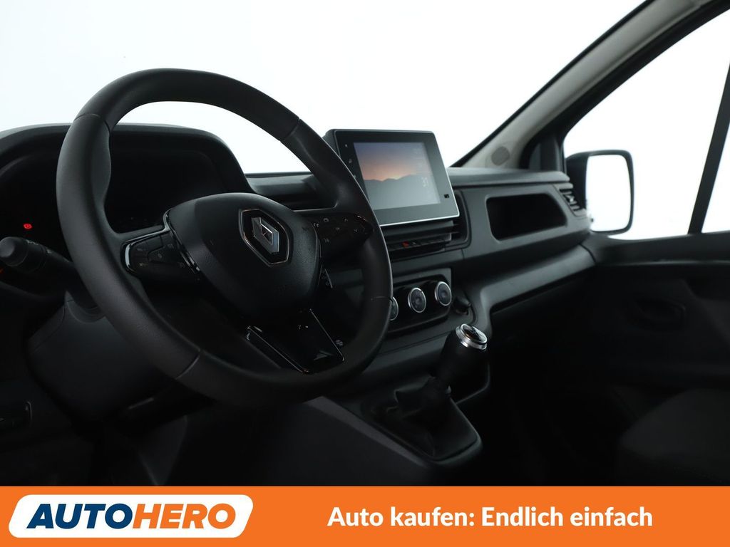 Renault Trafic 2024 г. Чёрный, пробег 59981 км