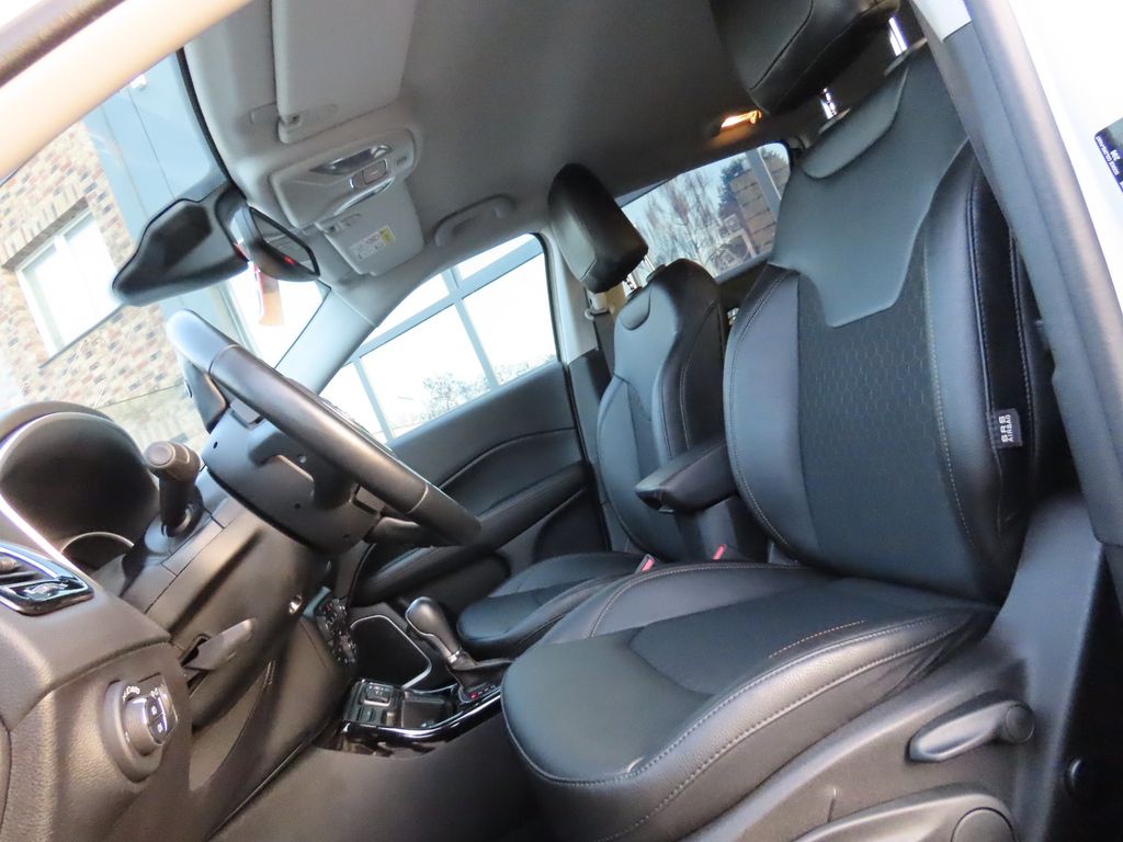 Jeep Compass 2021 г. Белый, пробег 41763 км