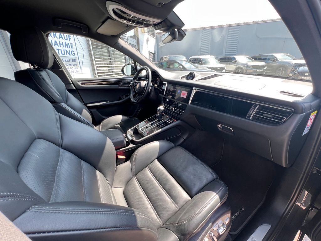 Porsche Macan 2024 г. Серый, пробег 47900 км