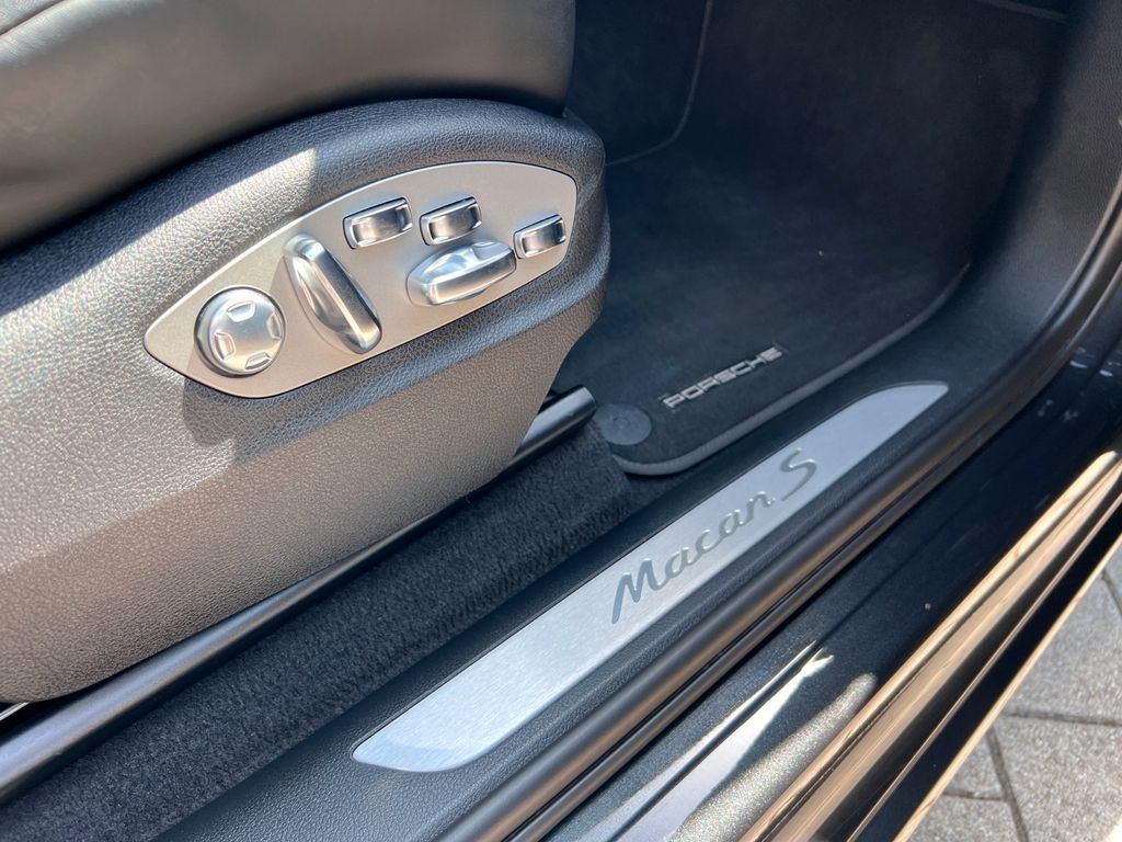 Porsche Macan 2024 г. Серый, пробег 47900 км