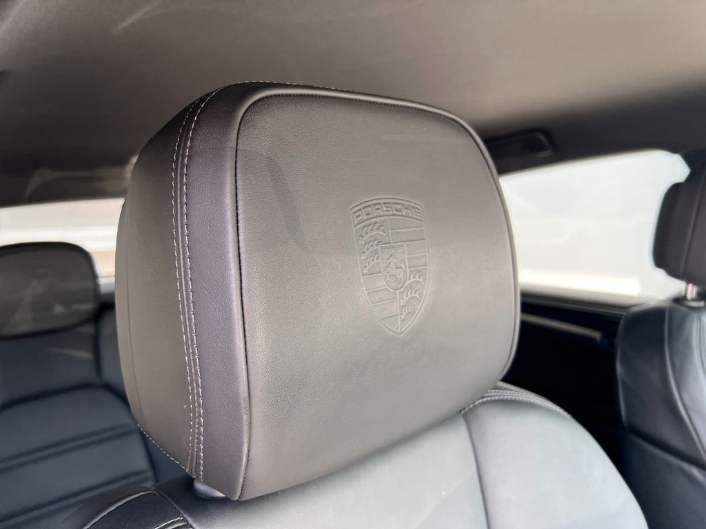 Porsche Macan 2024 г. Серый, пробег 47900 км