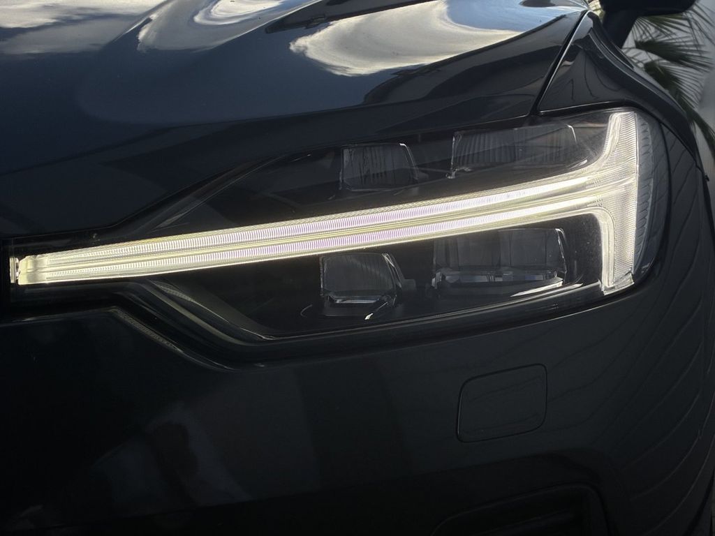Volvo XC60 2025 г. Серый, пробег 21752 км