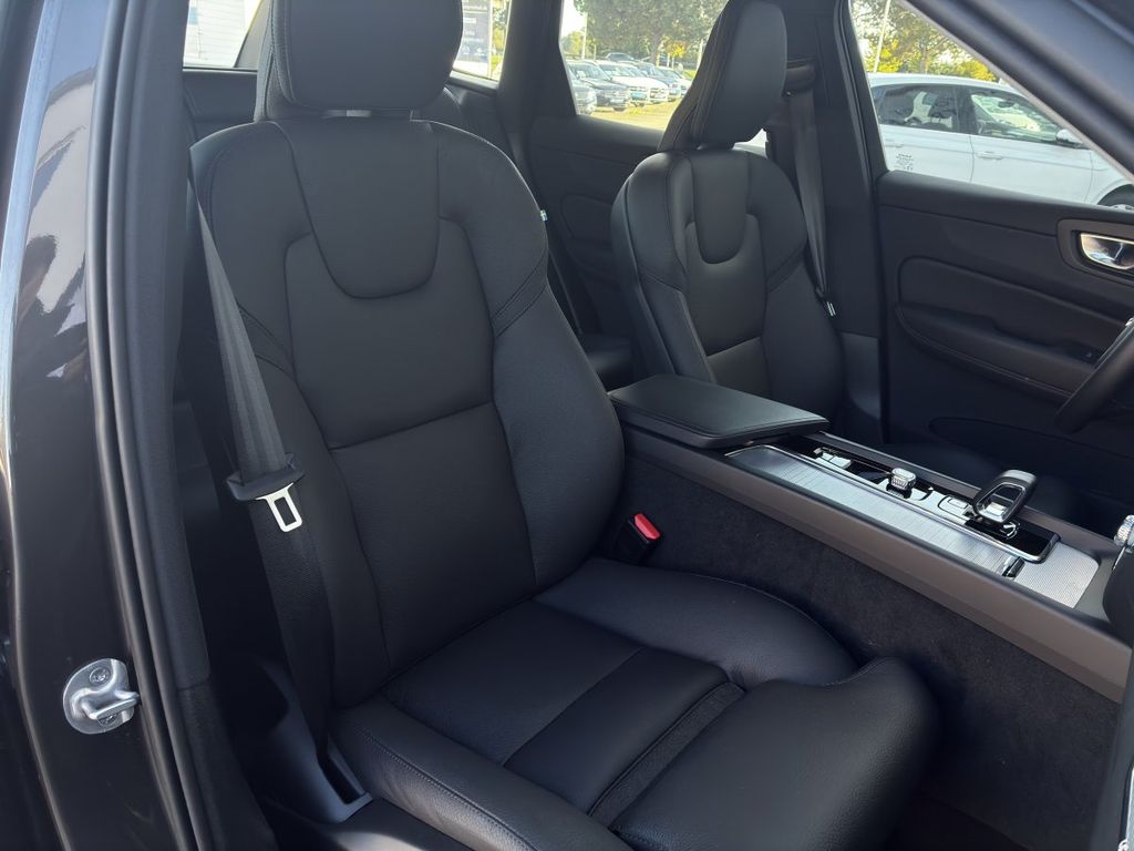 Volvo XC60 2025 г. Серый, пробег 21752 км