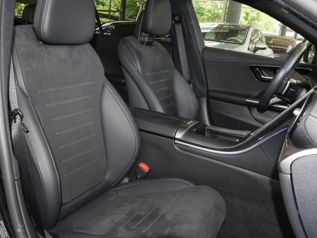 Mercedes-Benz C 300 2025 г. Чёрный, пробег 13878 км
