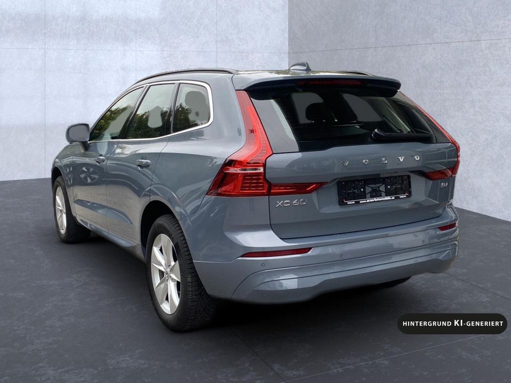 Volvo XC60 2022 г. Серый, пробег 33690 км