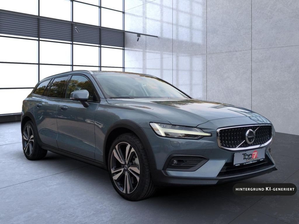 Volvo V60 Cross Country 2024 г. Серый, пробег 41600 км