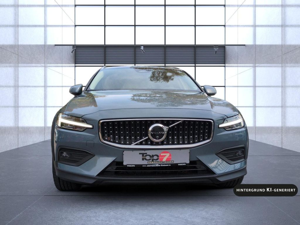 Volvo V60 Cross Country 2024 г. Серый, пробег 41600 км