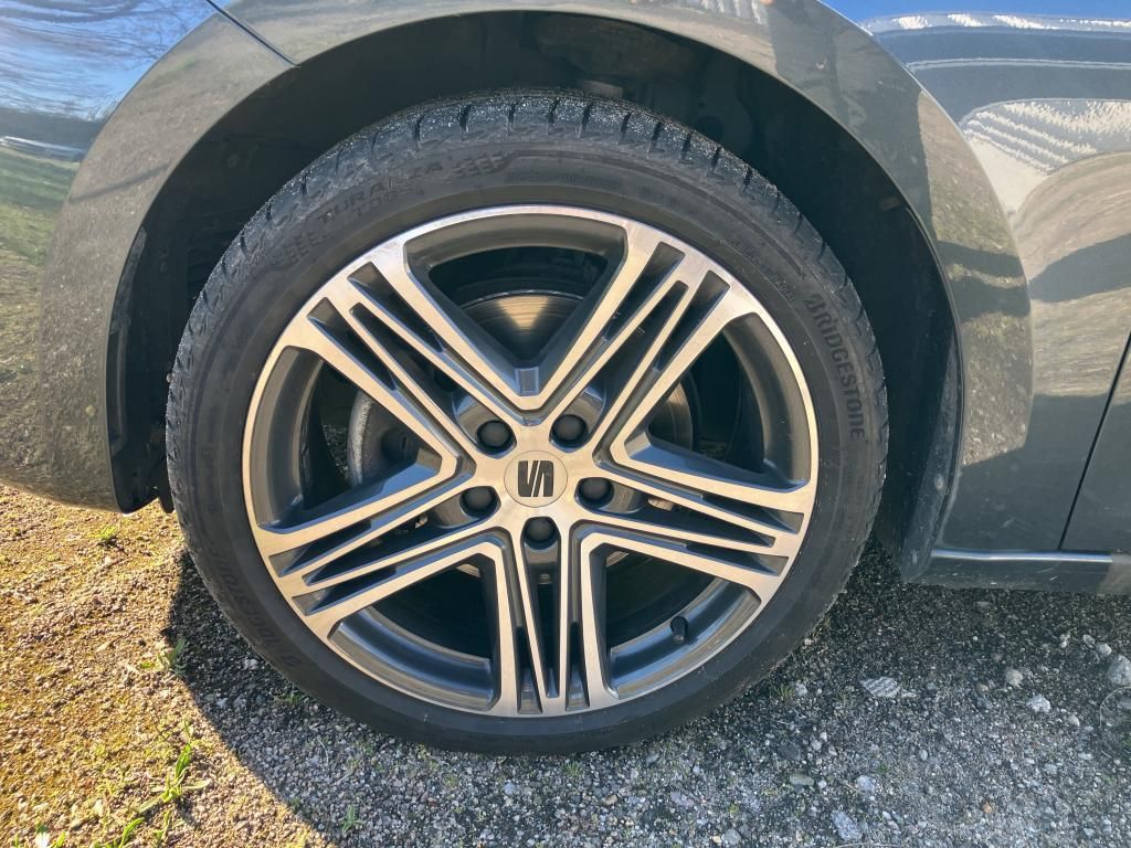 SEAT Leon 2023 г. Серый, пробег 57990 км