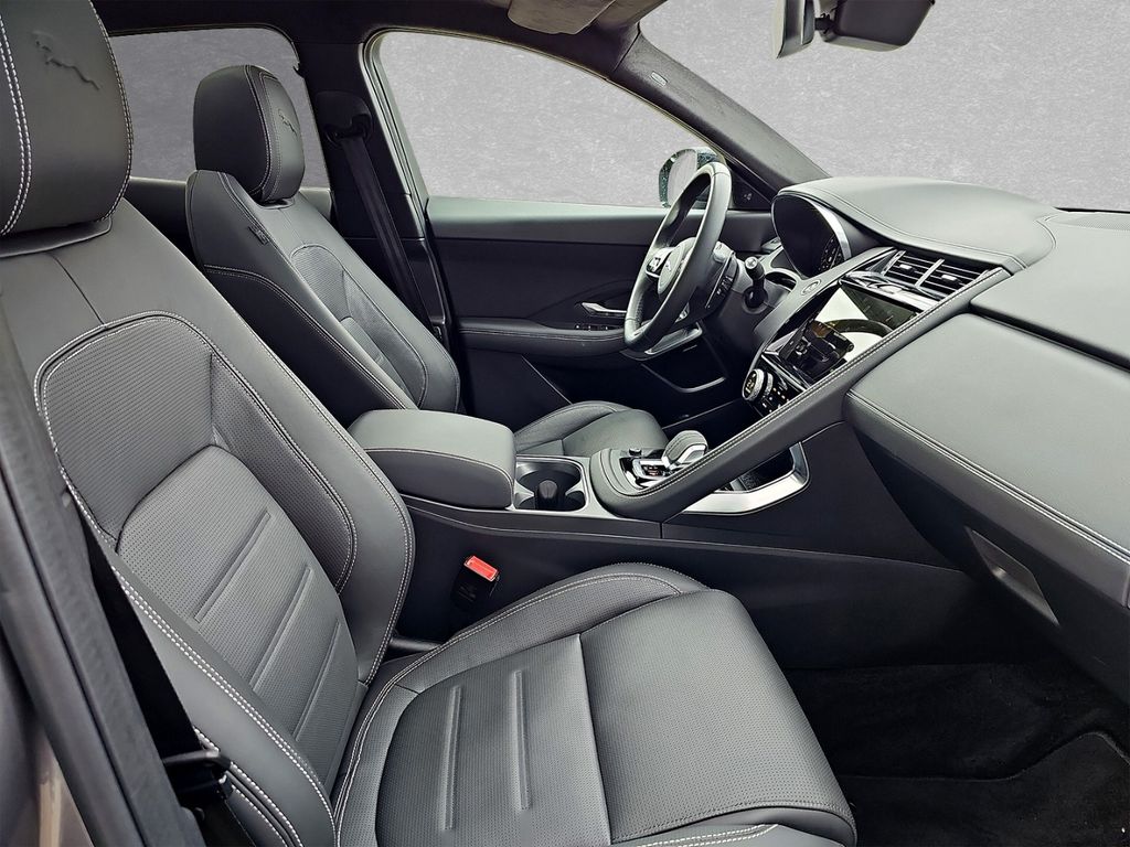 Jaguar E-Pace 2023 г. Серый, пробег 59800 км