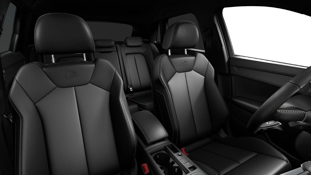 Audi Q3 2022 г. Серый, пробег 37250 км