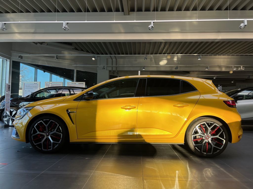 Renault Megane 2022 г. Жёлтый, пробег 47053 км