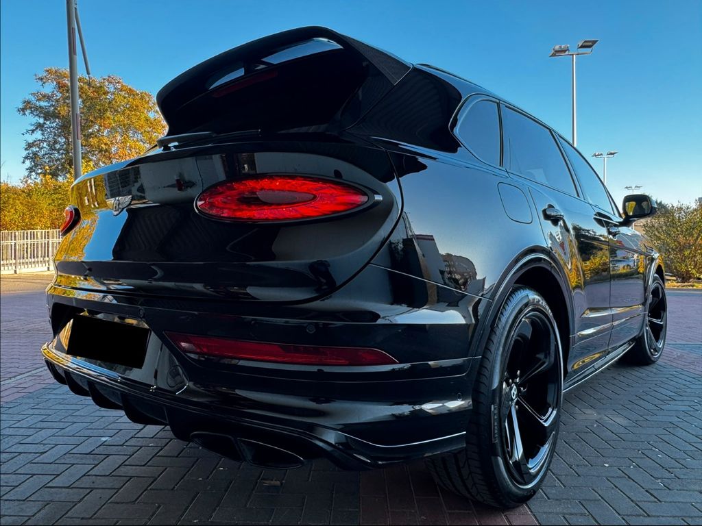 Bentley Bentayga 2022 г. Чёрный, пробег 37000 км