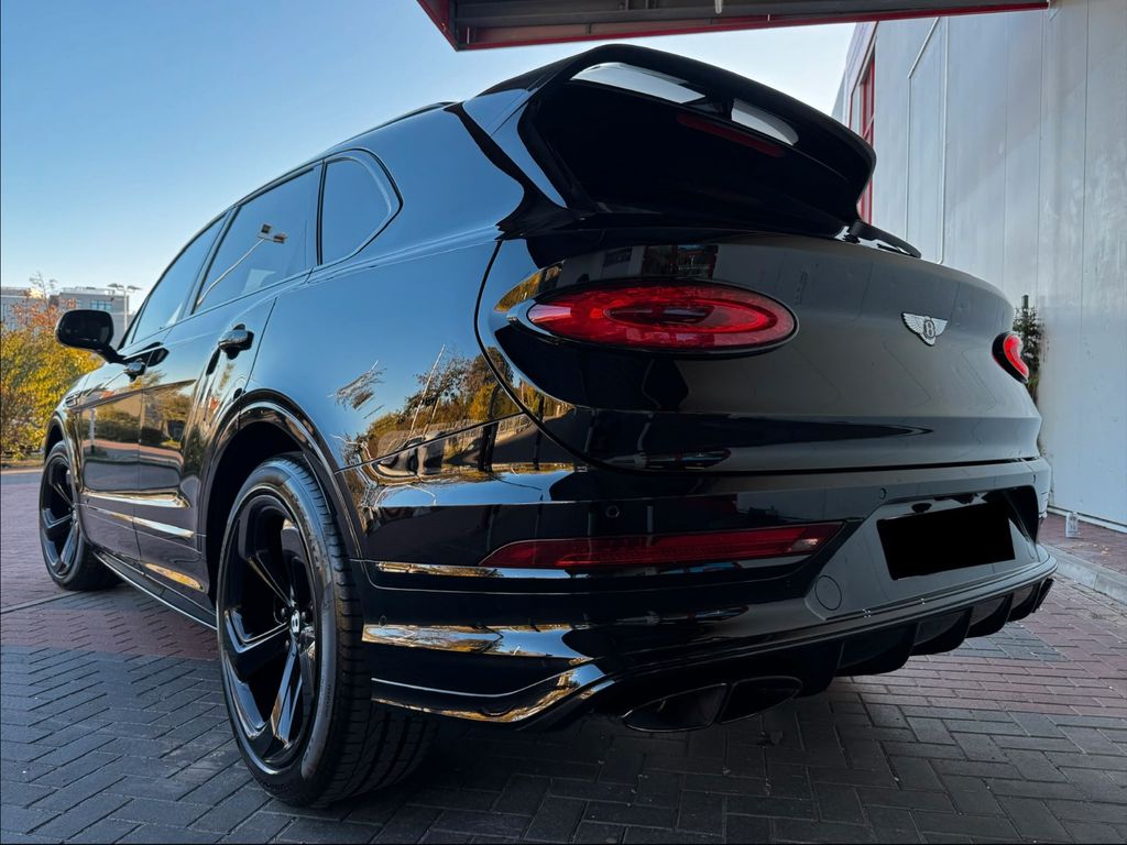 Bentley Bentayga 2022 г. Чёрный, пробег 37000 км