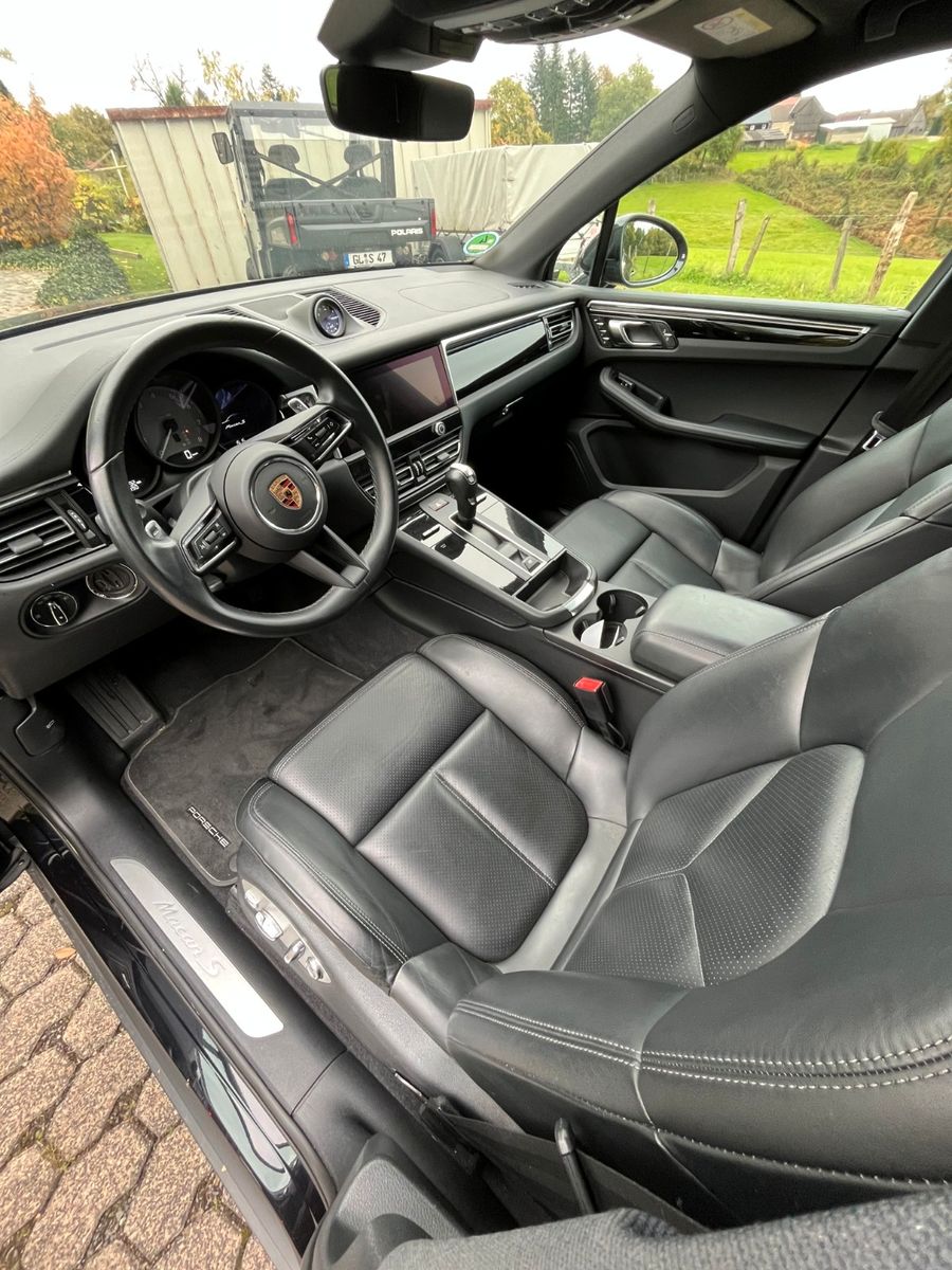 Porsche Macan 2023 г. Чёрный, пробег 54000 км