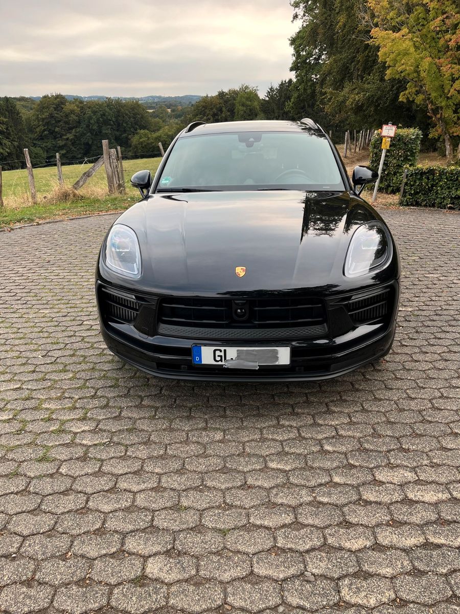 Porsche Macan 2023 г. Чёрный, пробег 54000 км