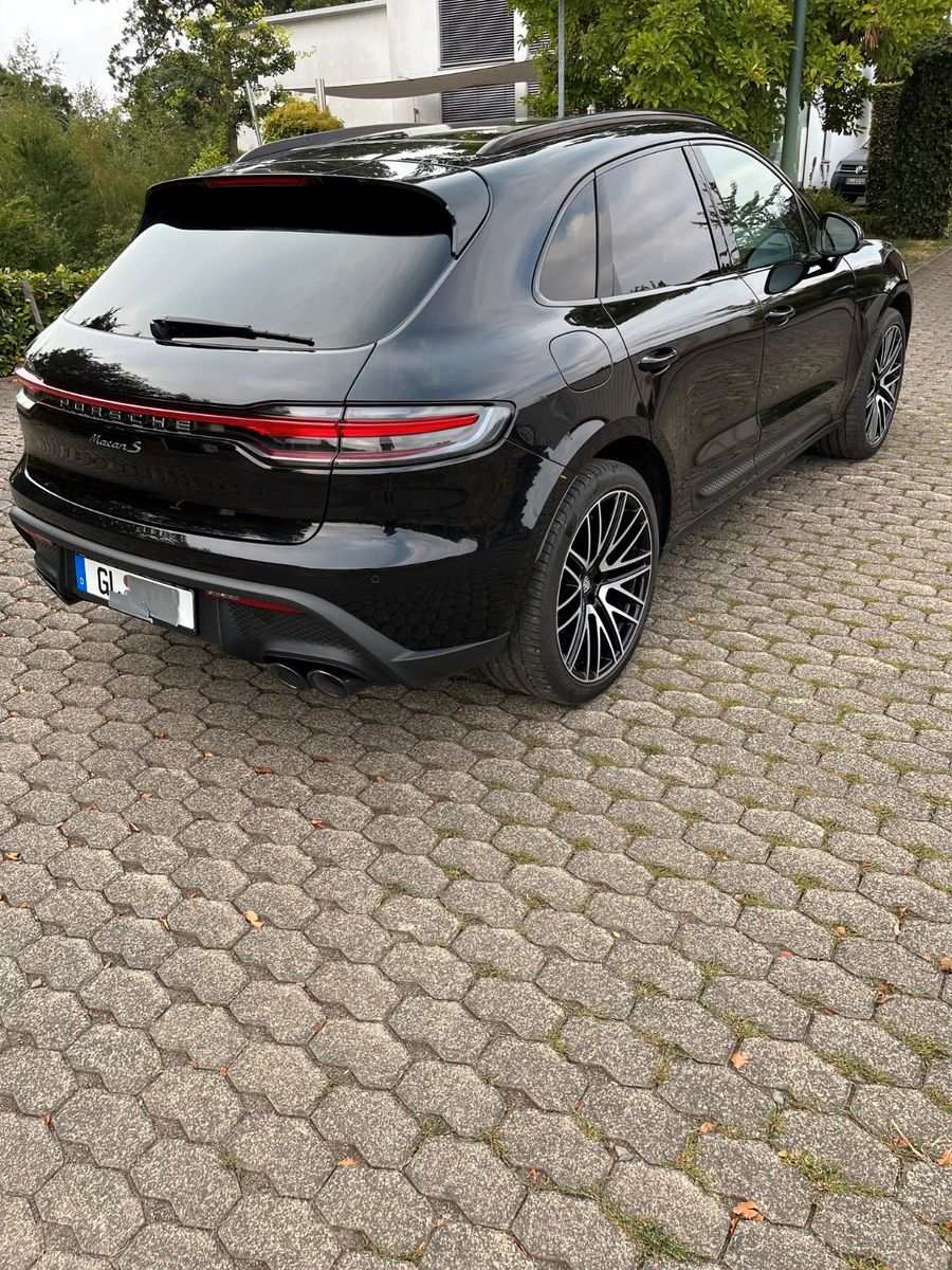 Porsche Macan 2023 г. Чёрный, пробег 54000 км