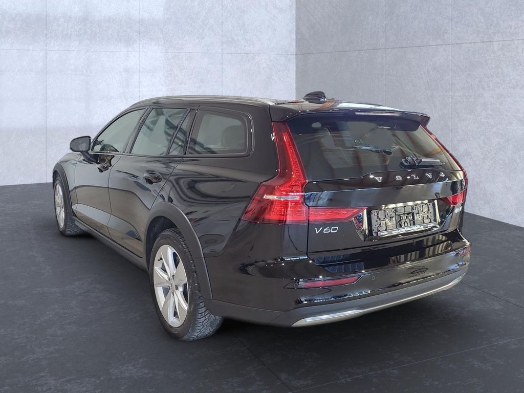 Volvo V60 Cross Country 2022 г. Чёрный, пробег 57950 км