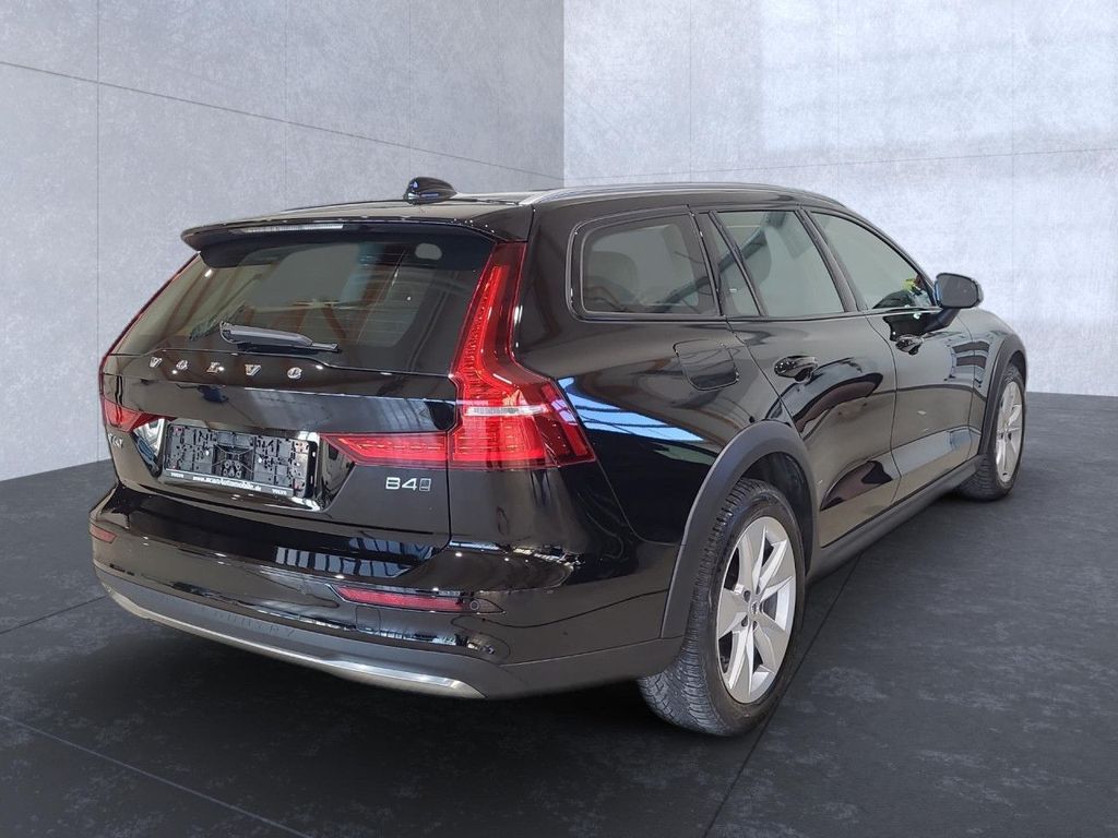 Volvo V60 Cross Country 2022 г. Чёрный, пробег 57950 км