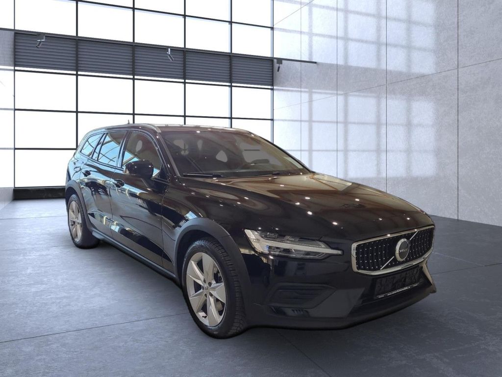 Volvo V60 Cross Country 2022 г. Чёрный, пробег 57950 км