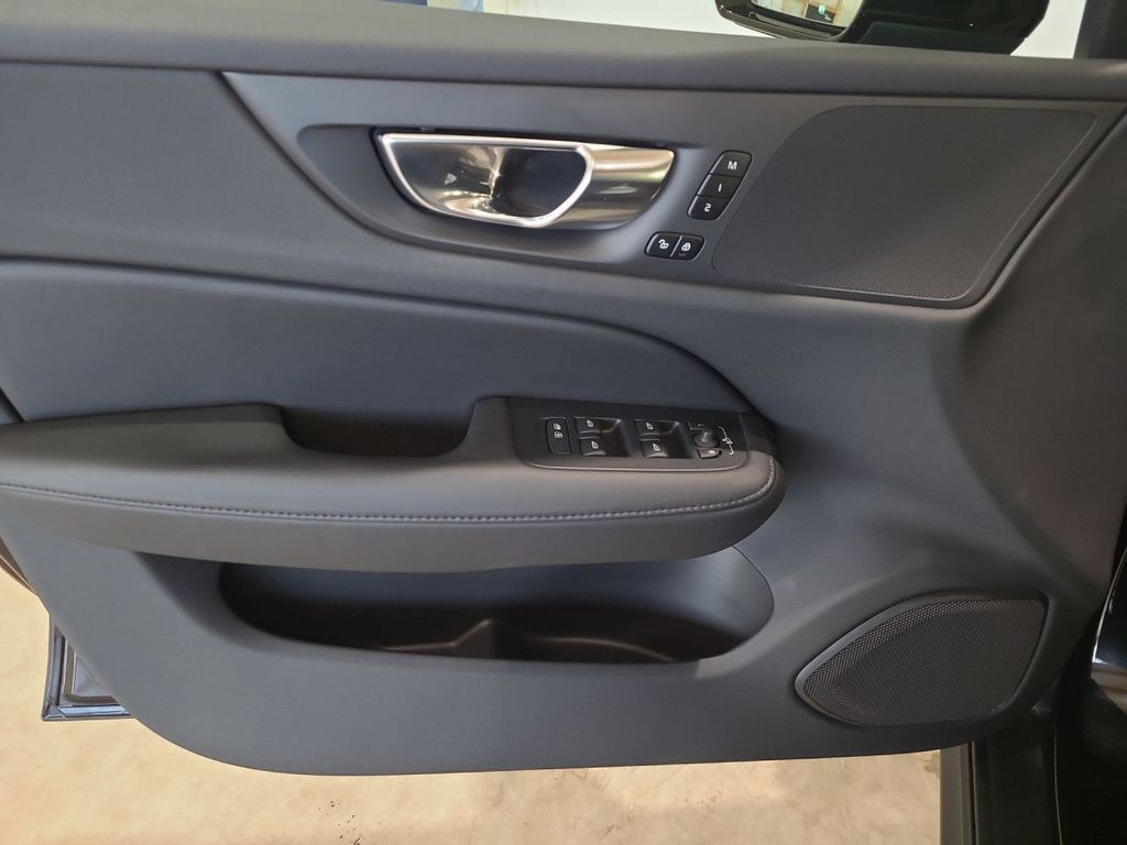 Volvo V60 Cross Country 2022 г. Чёрный, пробег 57950 км