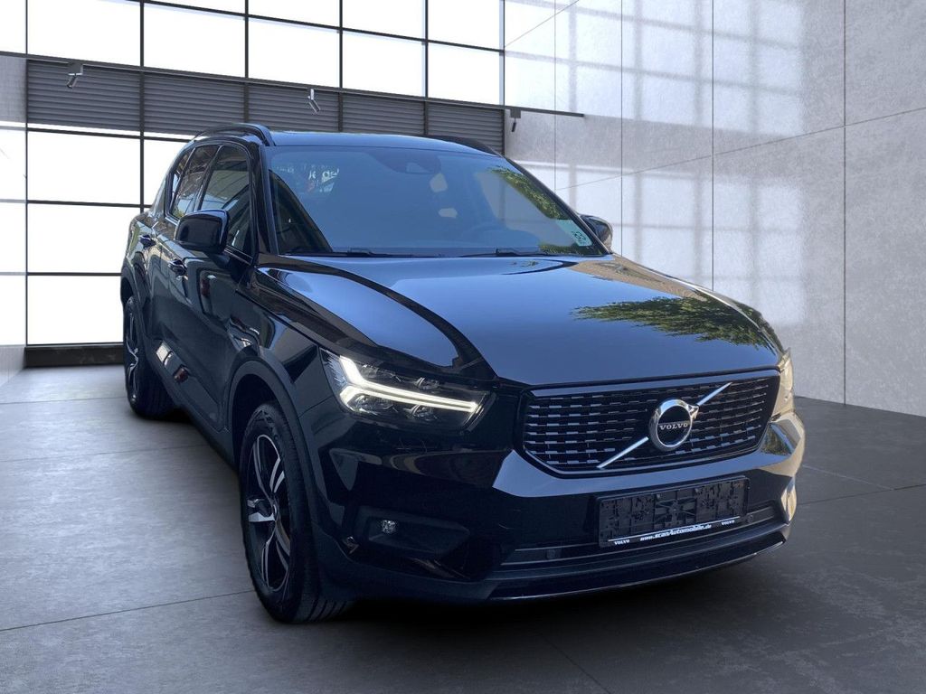 Volvo XC40 2022 г. Чёрный, пробег 40350 км