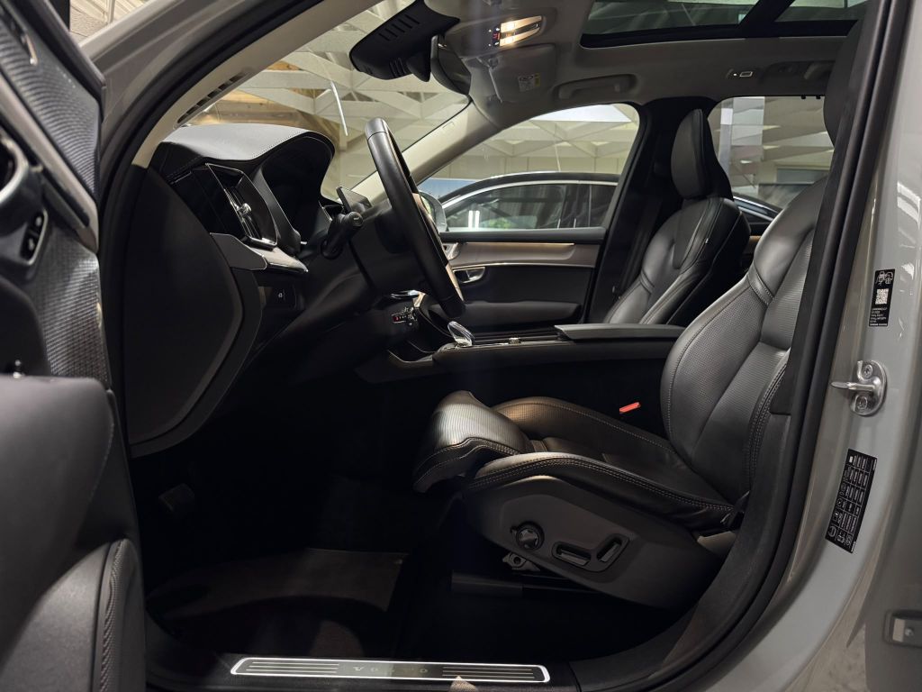 Volvo XC90 2025 г. Серый, пробег 40610 км