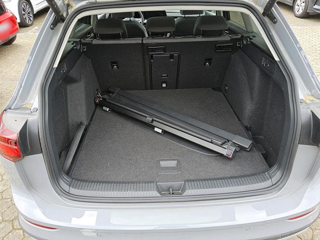 Volkswagen Golf 2024 г. Серый, пробег 39295 км