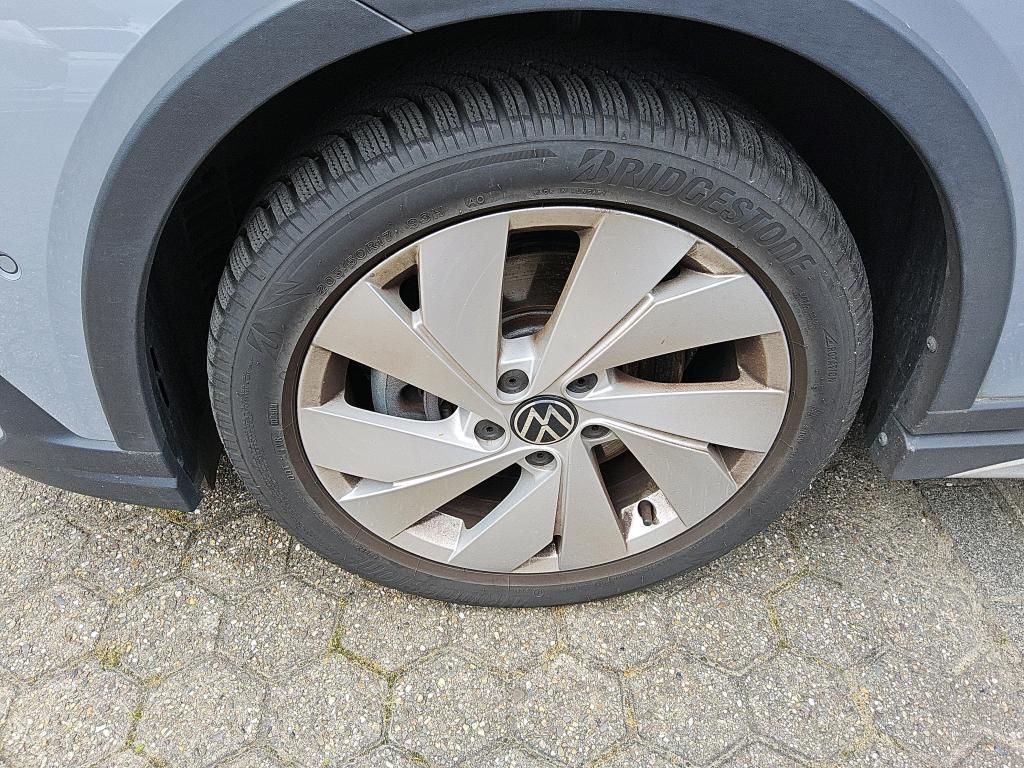 Volkswagen Golf 2024 г. Серый, пробег 39295 км