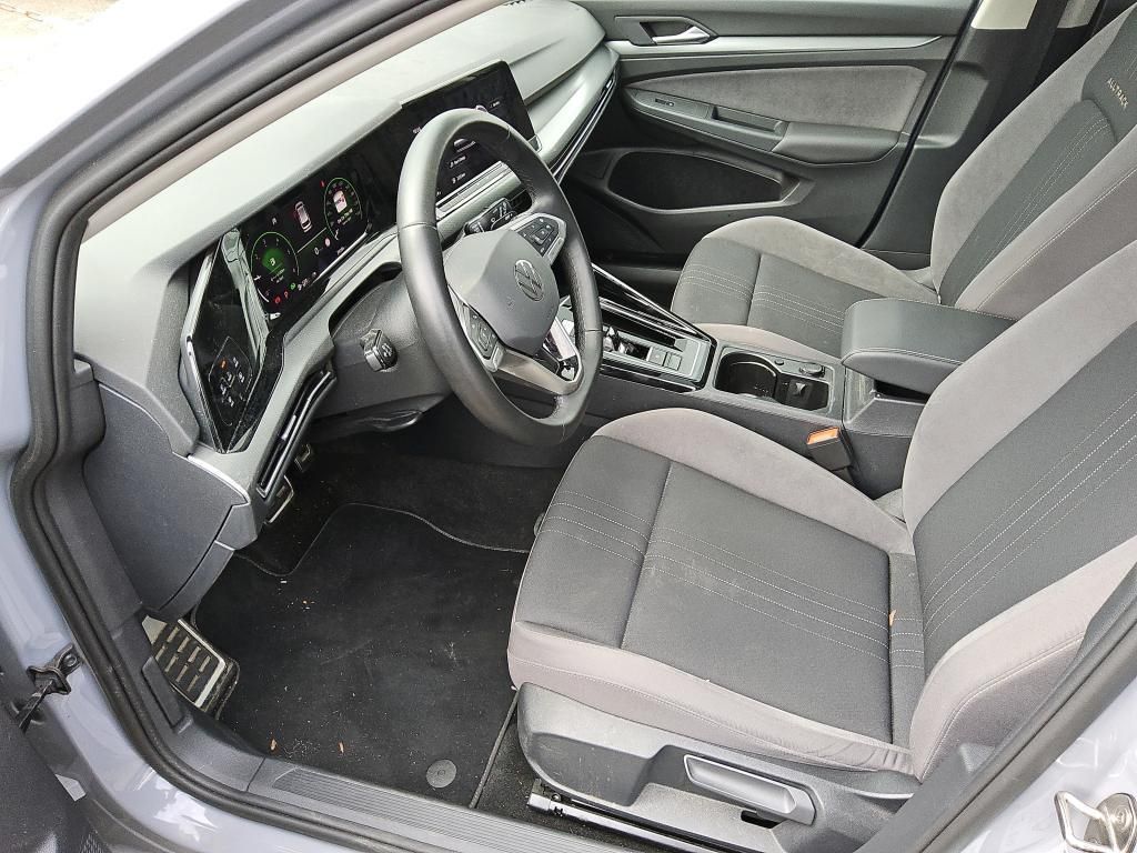 Volkswagen Golf 2024 г. Серый, пробег 39295 км
