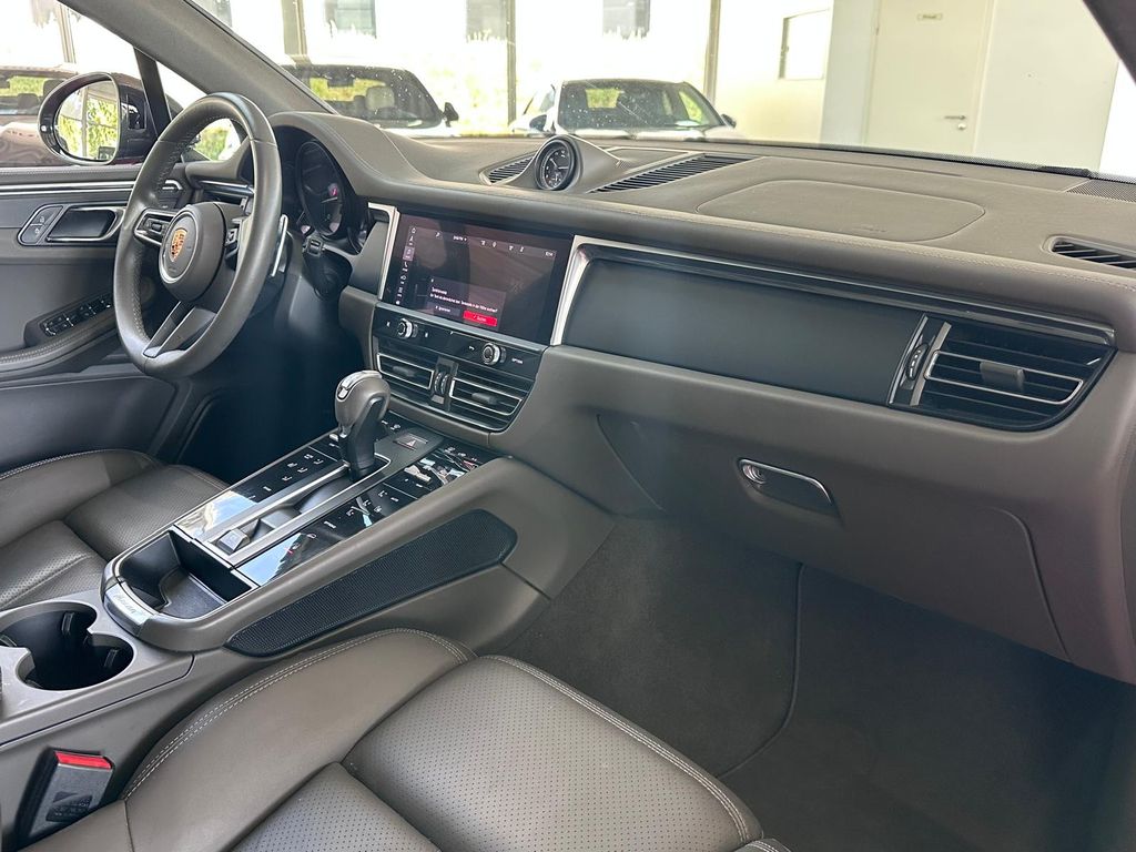Porsche Macan 2023 г. Серый, пробег 23526 км
