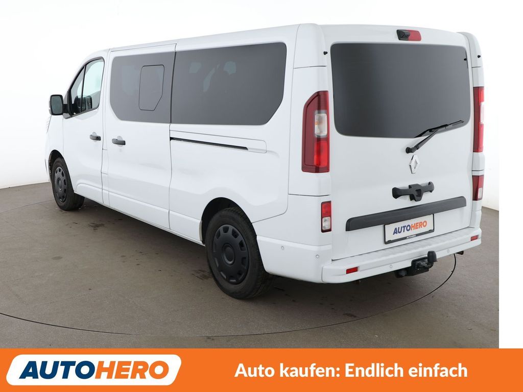 Renault Trafic 2023 г. Белый, пробег 58653 км