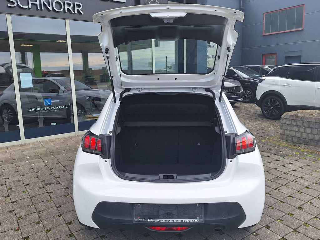 Peugeot 208 2022 г. Белый, пробег 50534 км