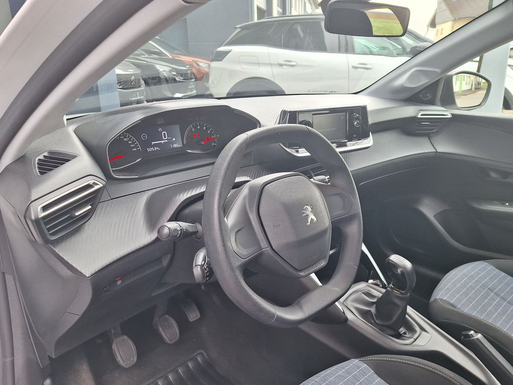 Peugeot 208 2022 г. Белый, пробег 50534 км