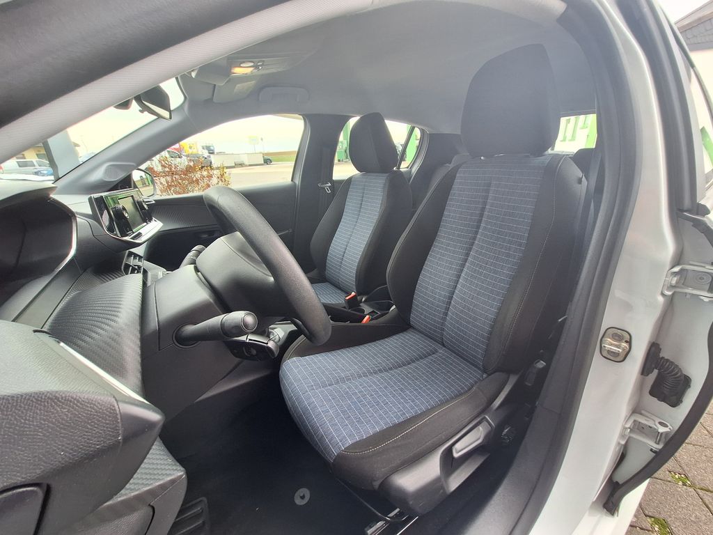 Peugeot 208 2022 г. Белый, пробег 50534 км