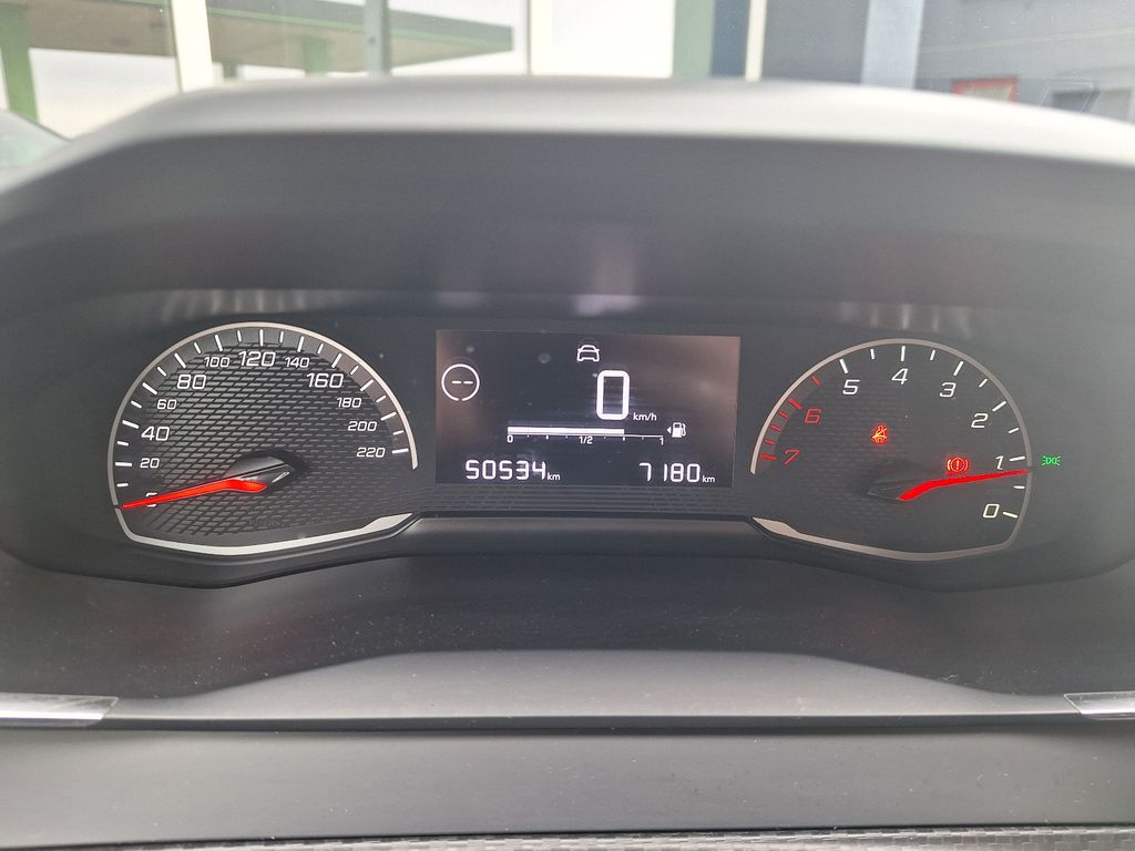 Peugeot 208 2022 г. Белый, пробег 50534 км
