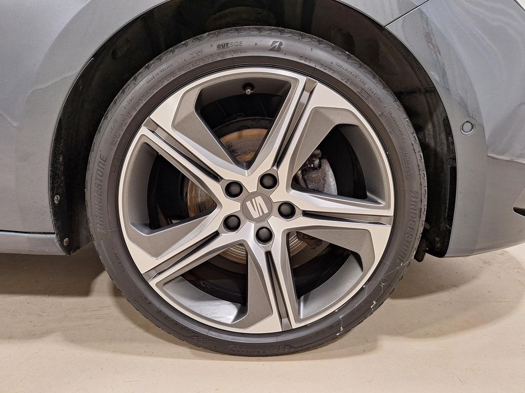 SEAT Leon 2021 г. Серый, пробег 48275 км