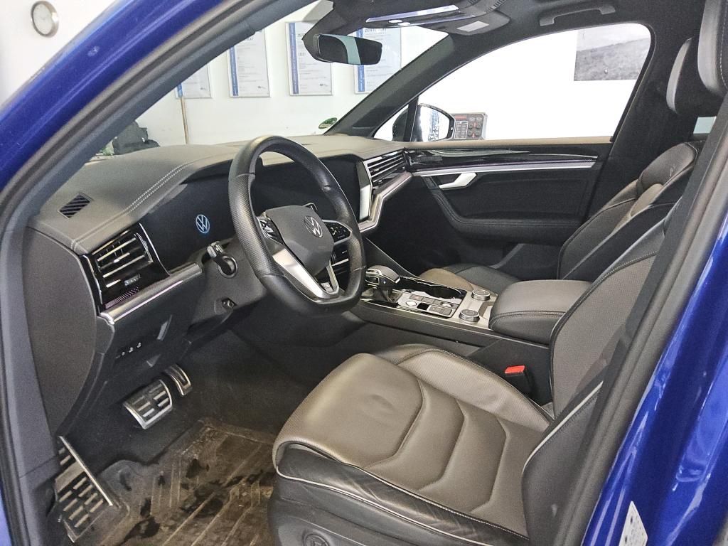 Volkswagen Touareg 2023 г. Синий, пробег 47000 км