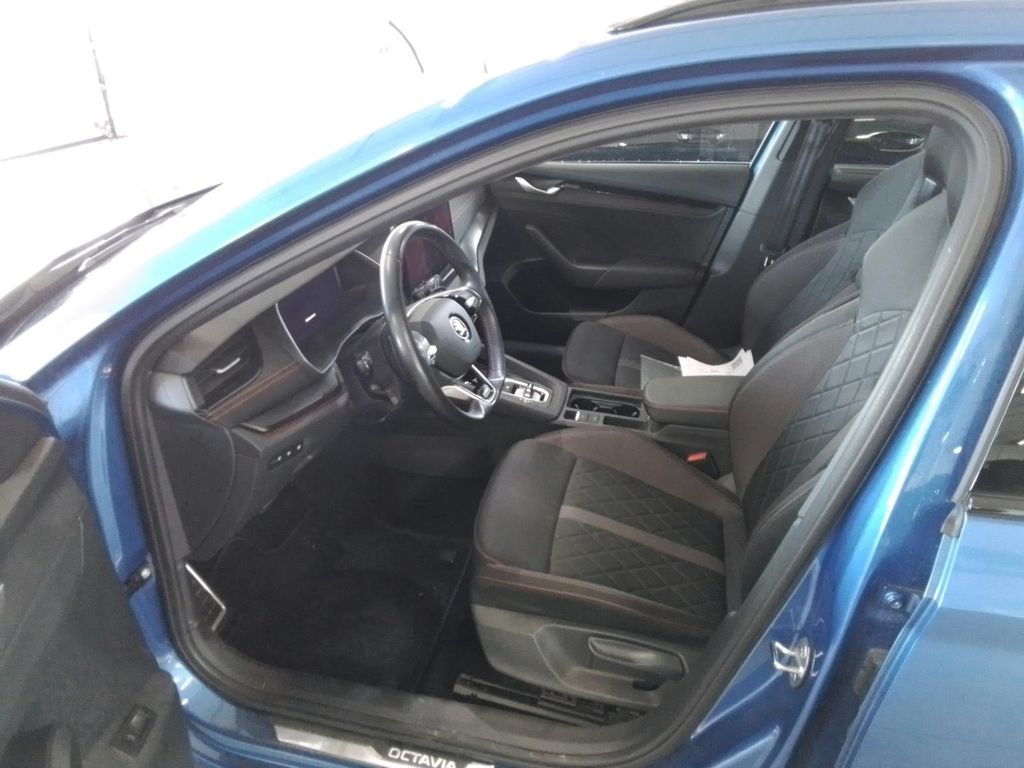 Skoda Octavia 2024 г. Синий, пробег 45582 км